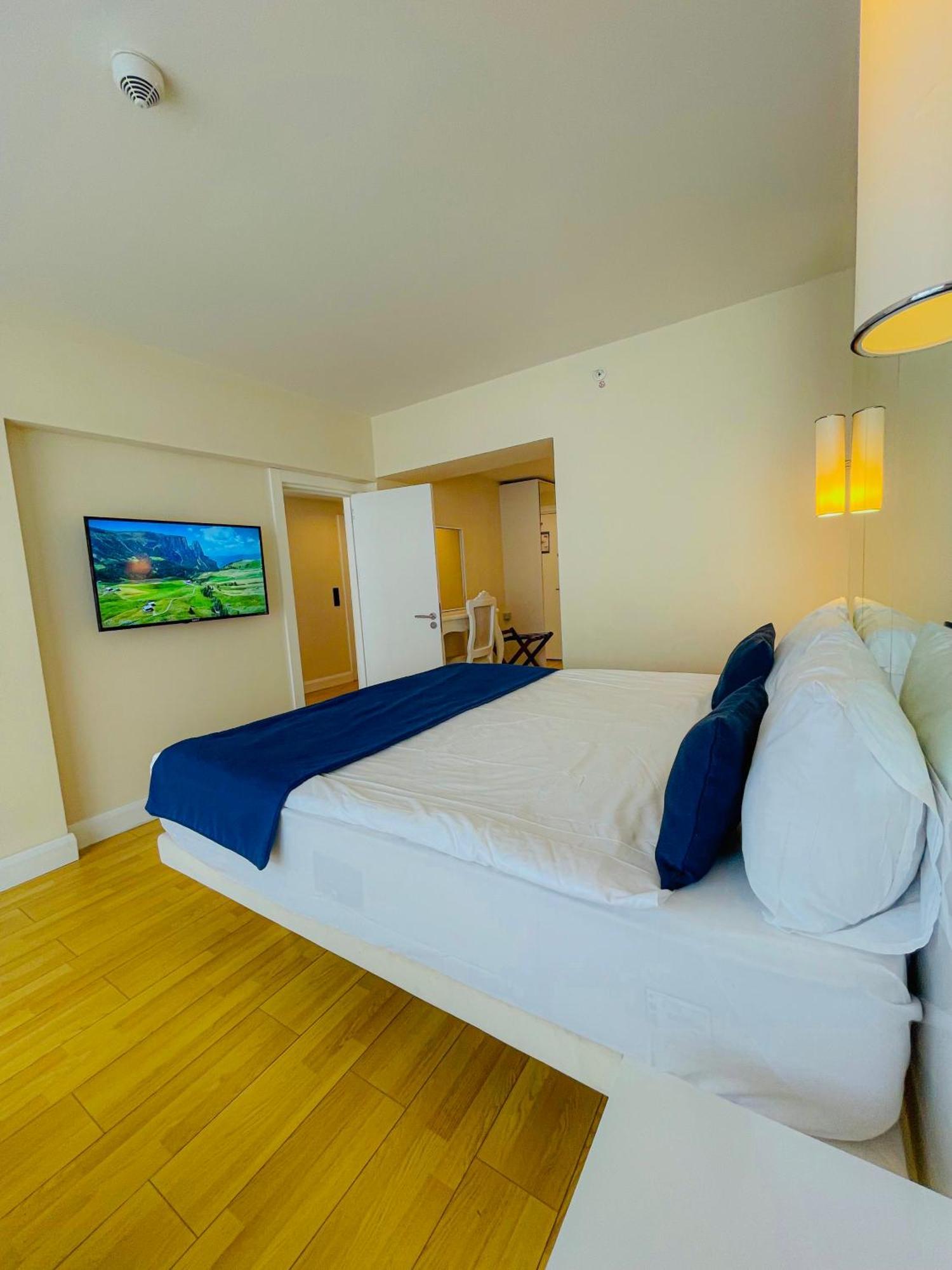 Luxury Batumi Hotel Buitenkant foto