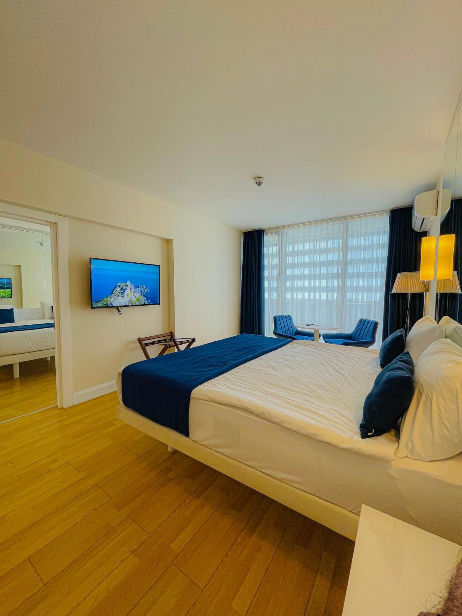 Luxury Batumi Hotel Buitenkant foto