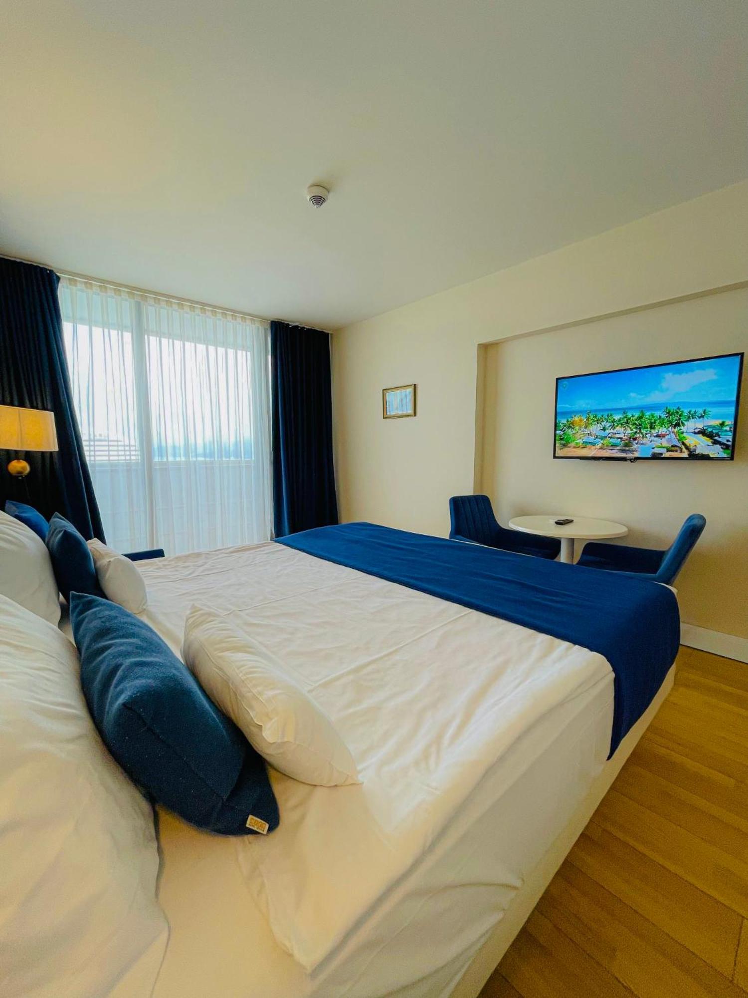 Luxury Batumi Hotel Buitenkant foto