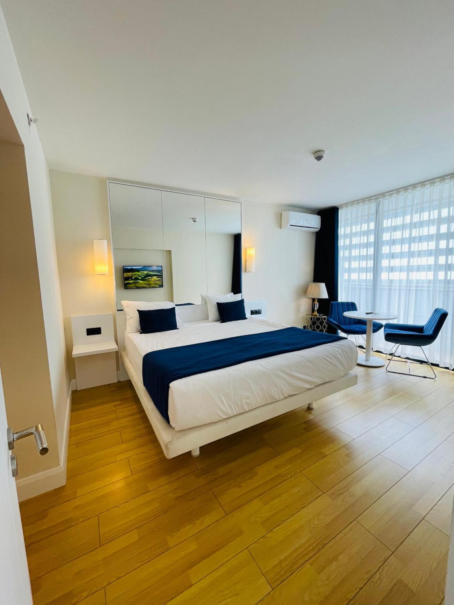 Luxury Batumi Hotel Buitenkant foto