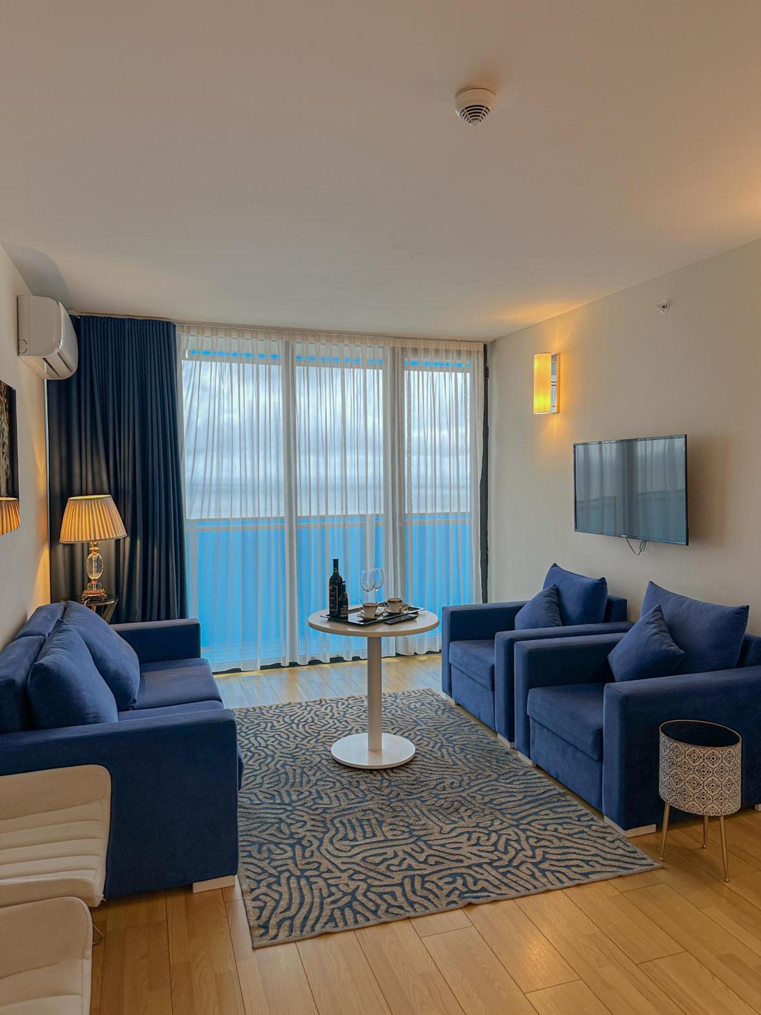 Luxury Batumi Hotel Buitenkant foto