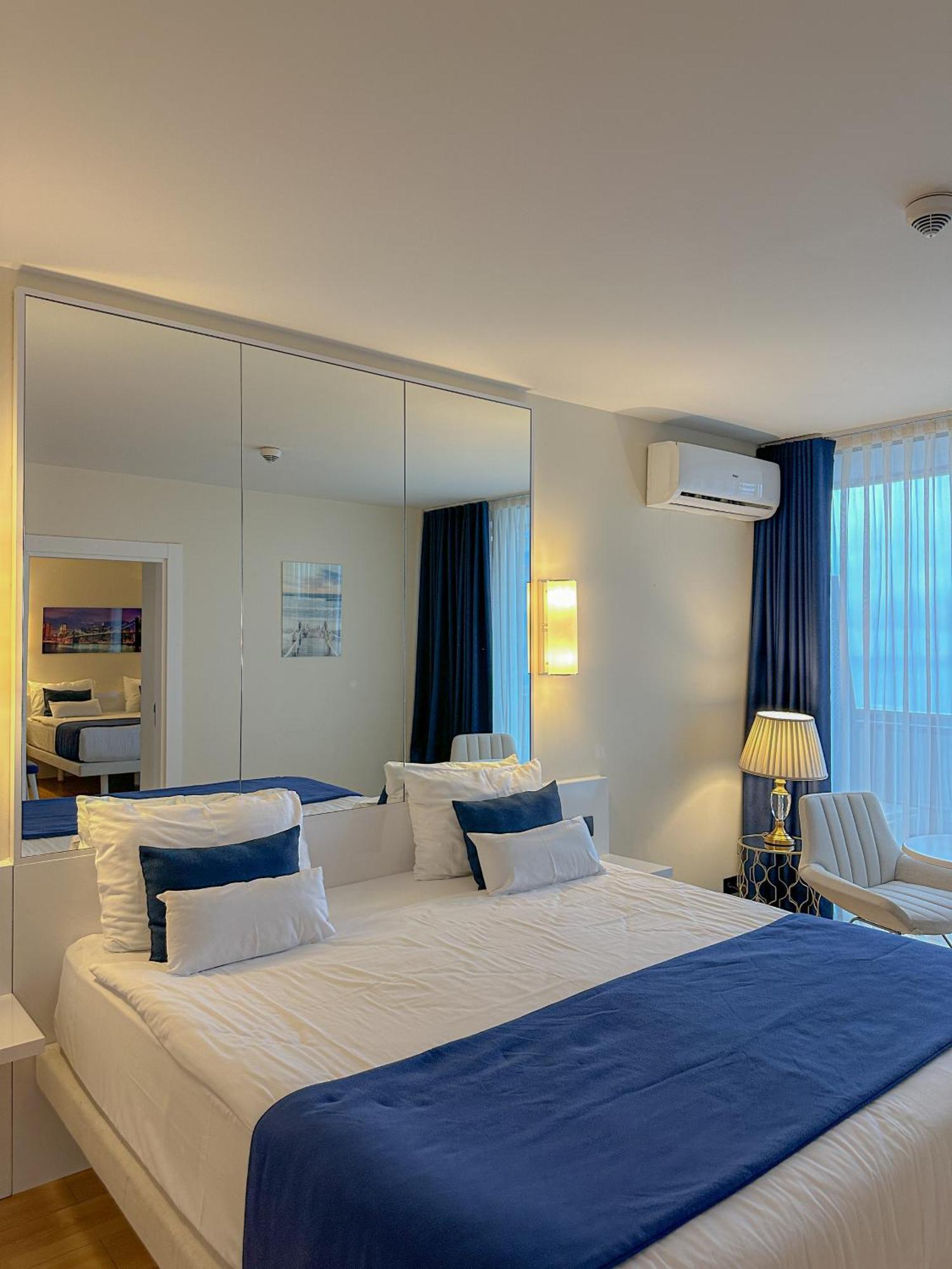 Luxury Batumi Hotel Buitenkant foto