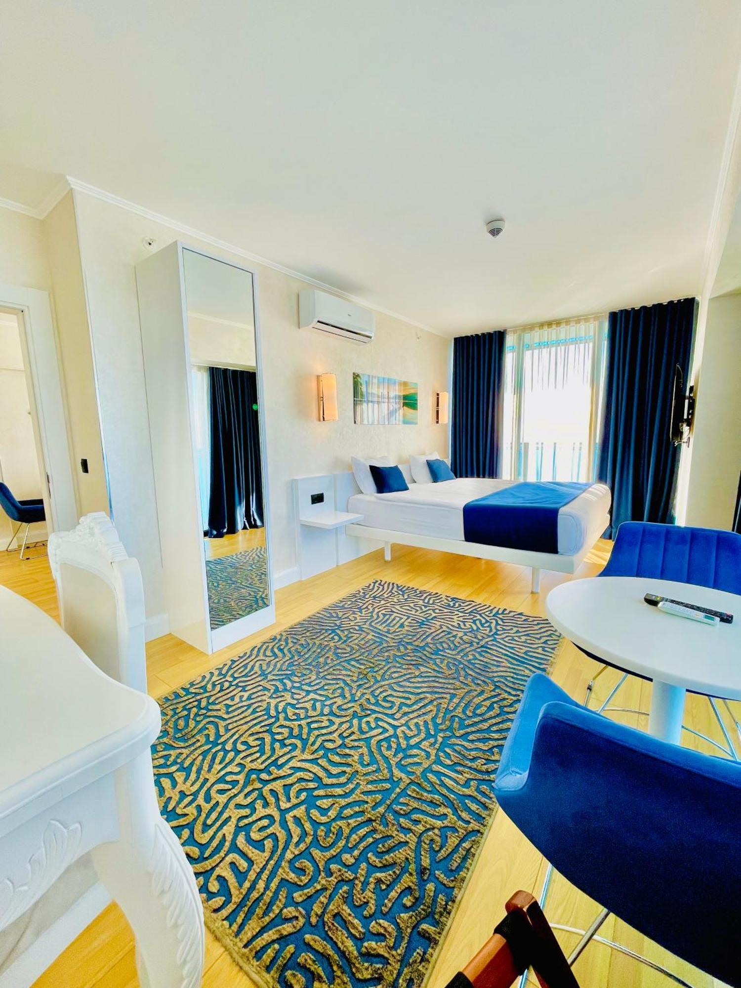 Luxury Batumi Hotel Buitenkant foto