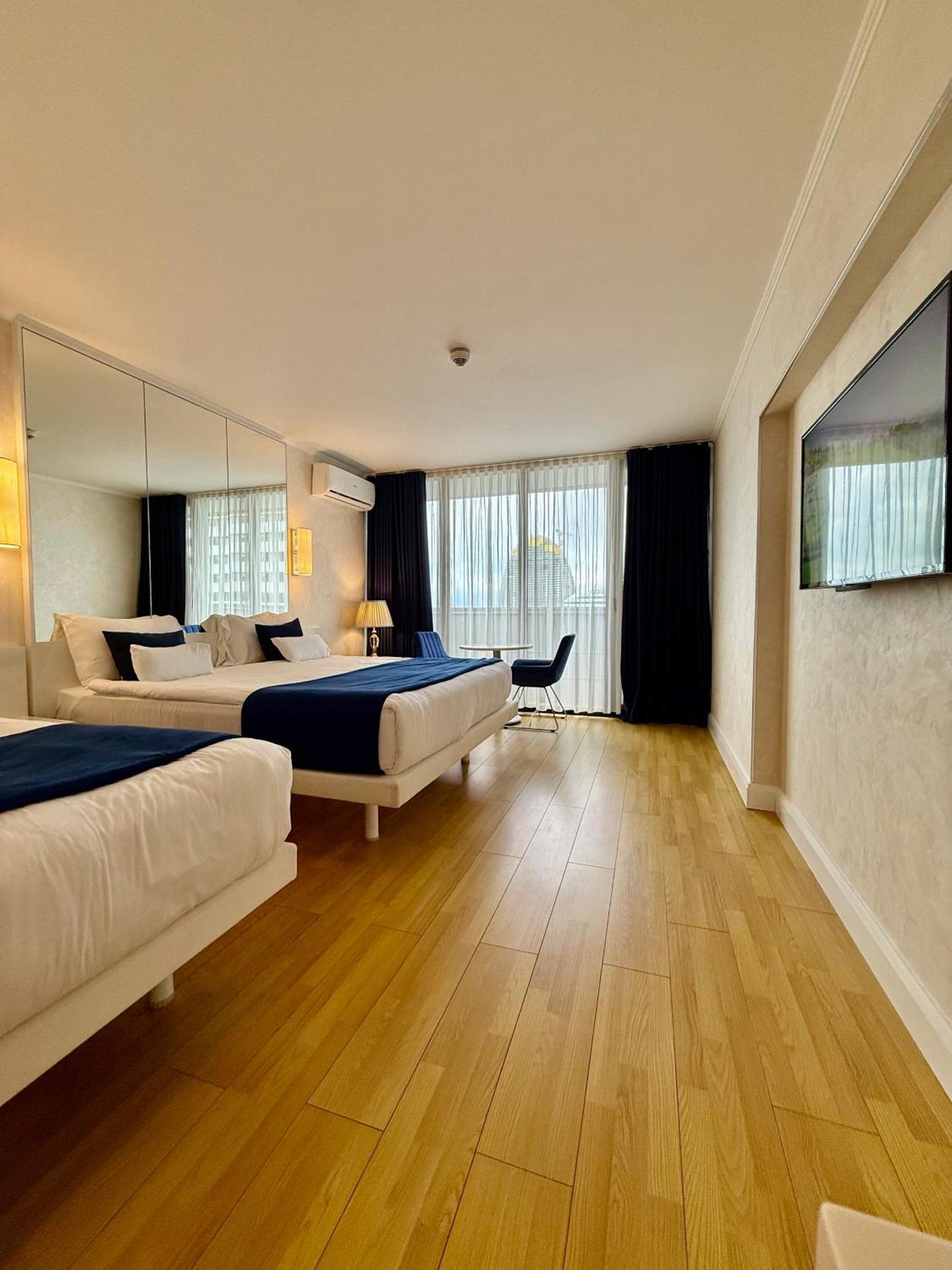 Luxury Batumi Hotel Buitenkant foto